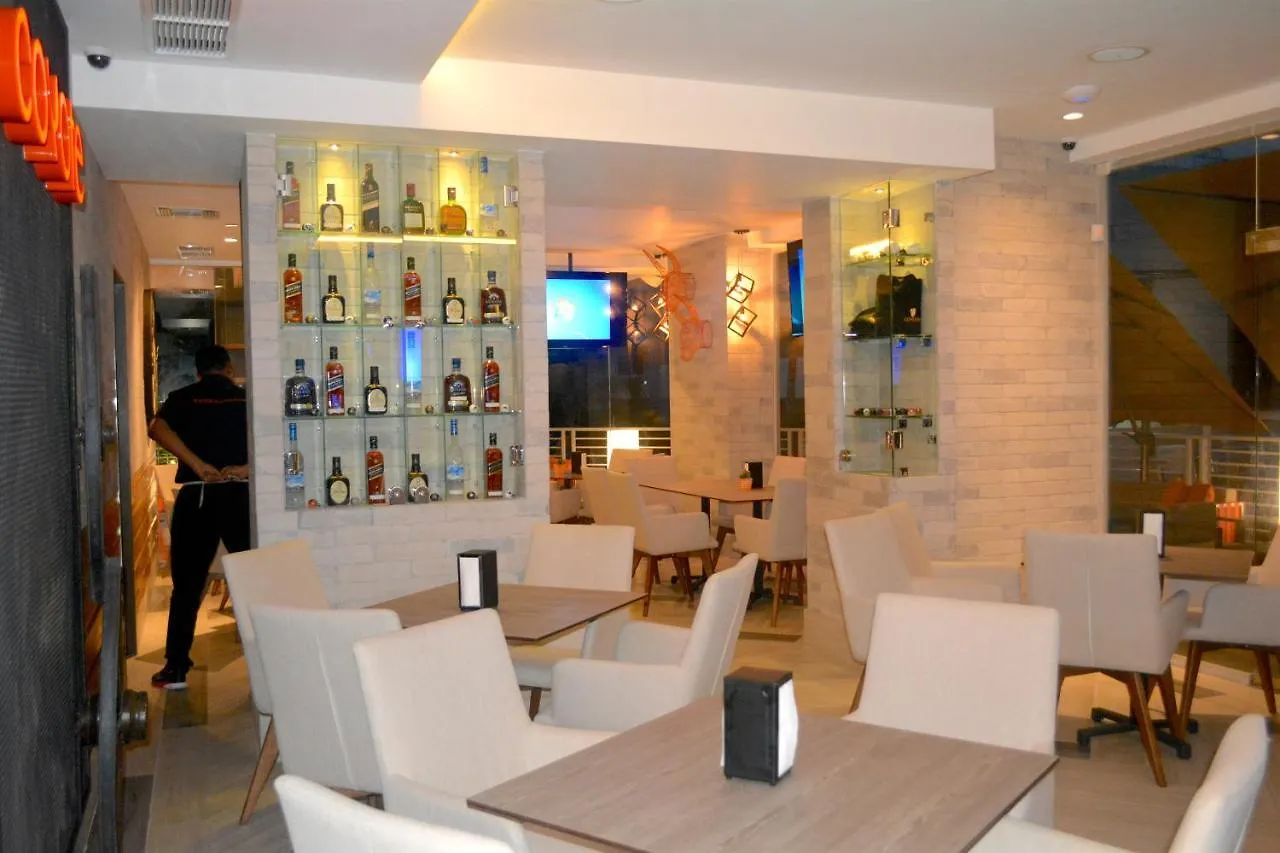 Tropicana Suites Deluxe Beach Club & Pool - Playa Los Corales Punta Cana 4*,